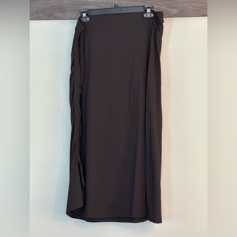Horny Toad midi skirt, pocket, large, cute detail on side, black